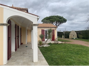 villa à la vente -   17600  LE GUA, surface 218 m2 vente villa - UBI456363734